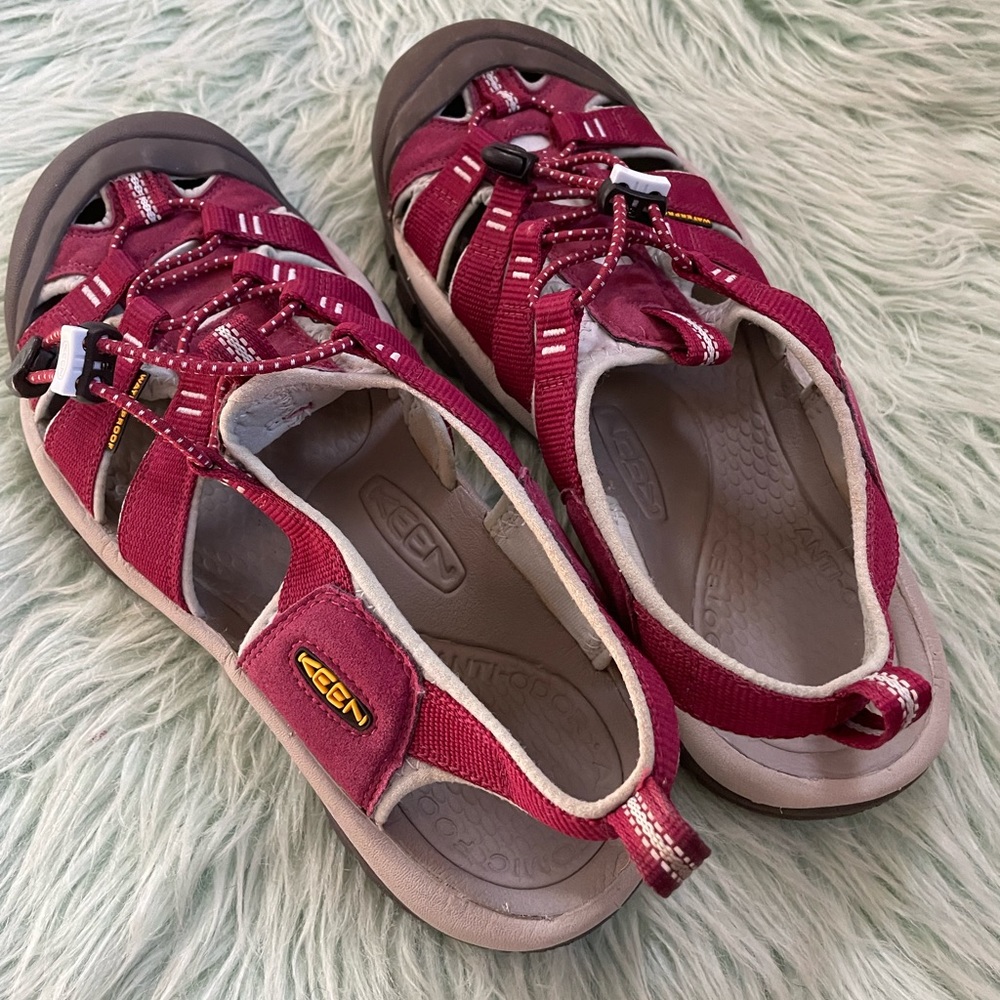 Women’s Sz 10 Keen Sandals